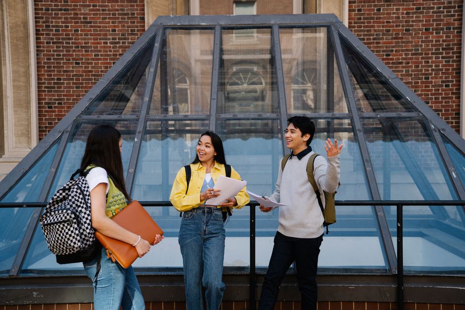 Campbelltown Public School（Campbelltown）国际学生入学:2026/2027 开放年级、学区与陪读要求