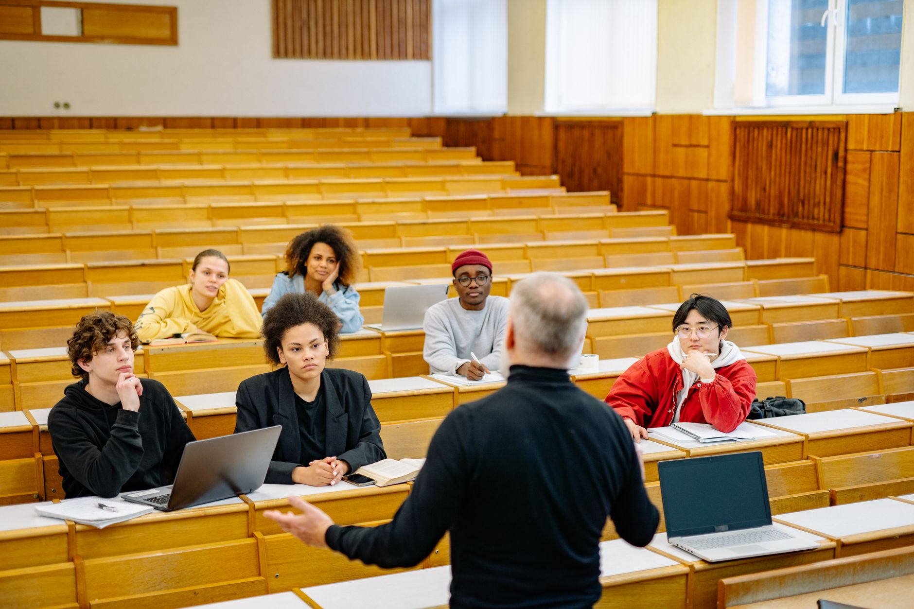 澳洲国立大学2020-2025本科学费演变：一年年看本地生与留学生费用轨迹